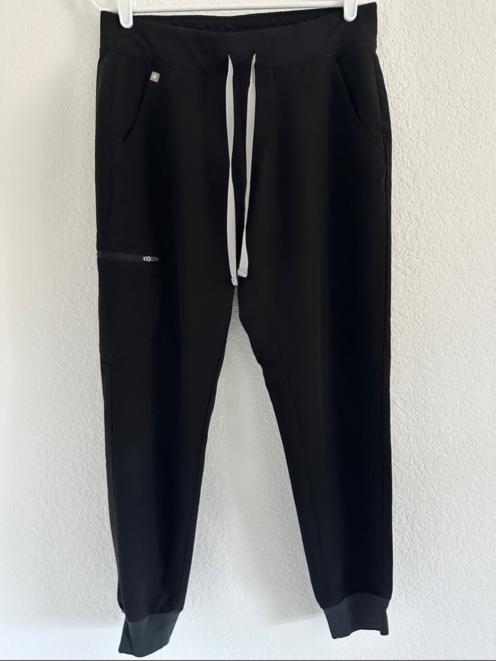 Figs - Women’s Zamora Joggers - Size M - Never worn in clinical setting!